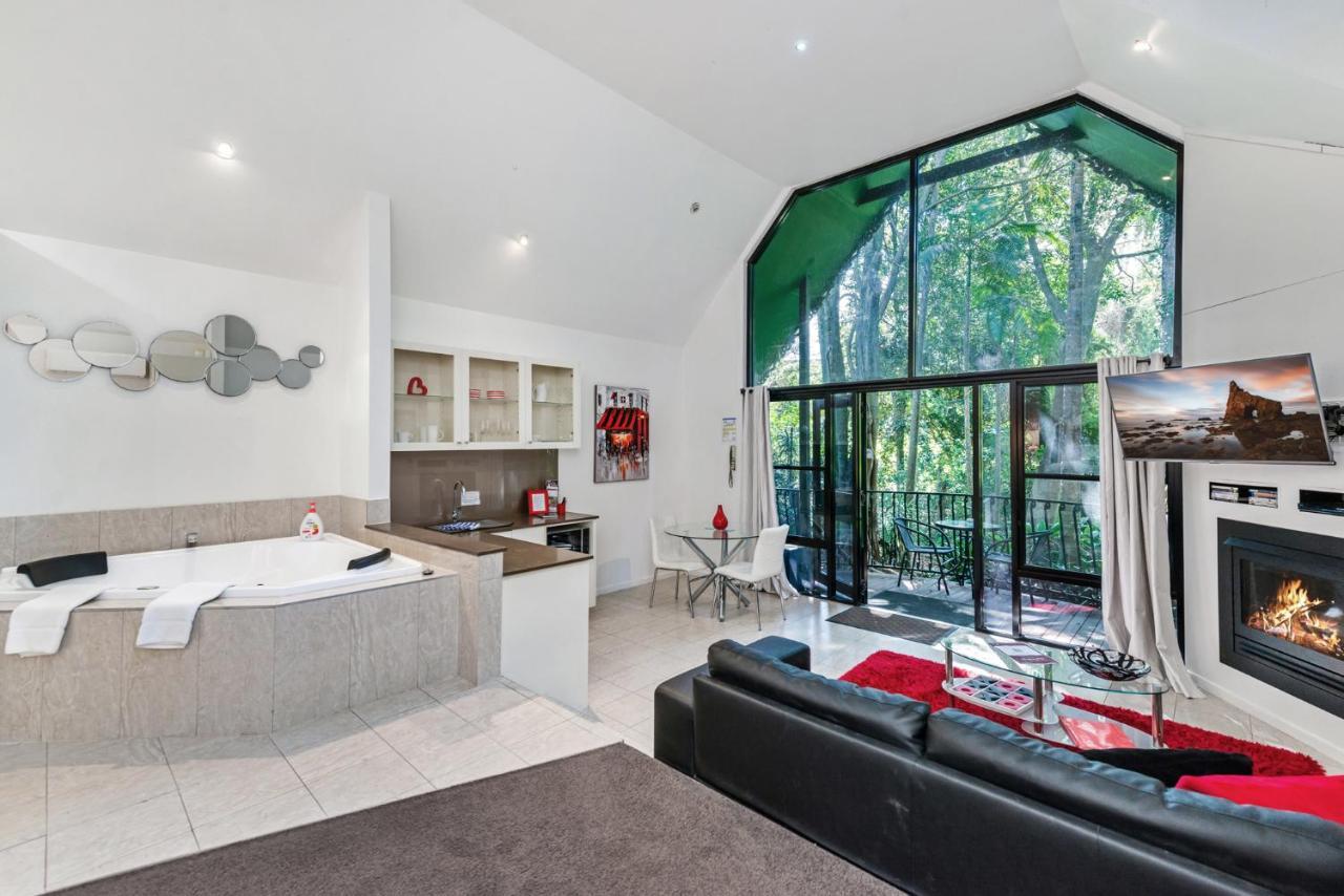 Chalet On Gallery Walk - King Bed, Spa, Fireplace, Wifi & Netflix, Linger A While Mount Tamborine Zewnętrze zdjęcie