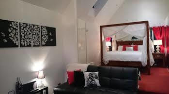 Chalet On Gallery Walk - King Bed, Spa, Fireplace, Wifi & Netflix, Linger A While Mount Tamborine Zewnętrze zdjęcie